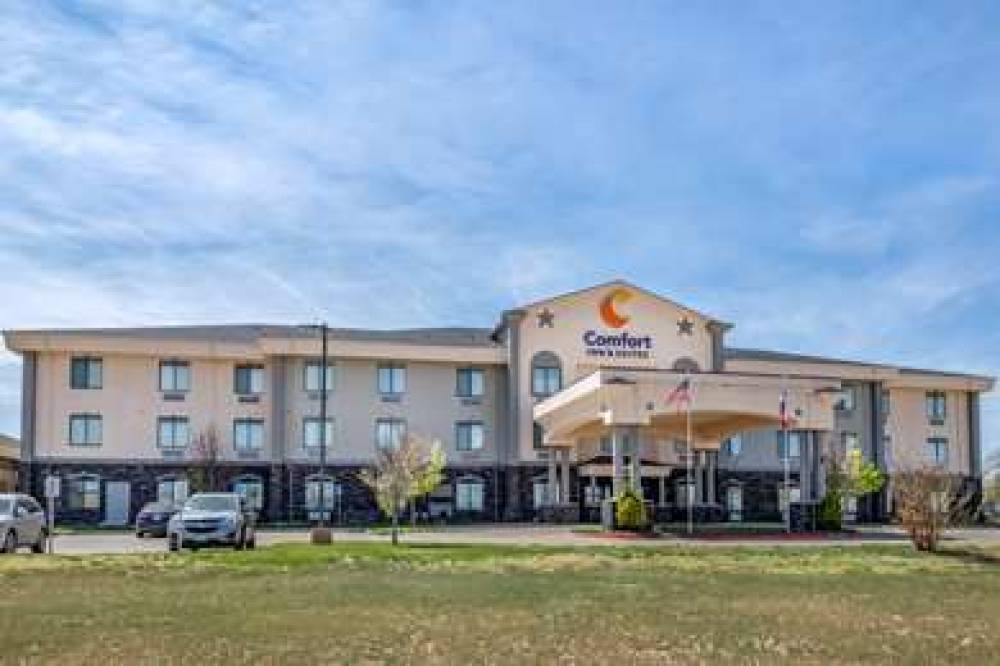 COMFORT INN & SUITES 1