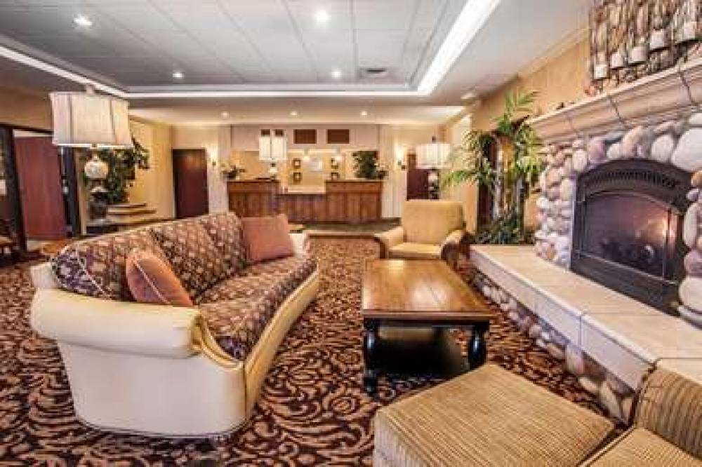 Comfort Inn & Suites 4