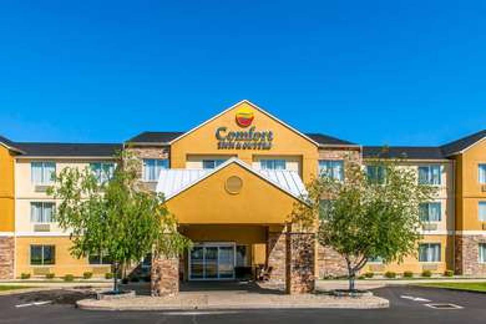 COMFORT INN & SUITES 1