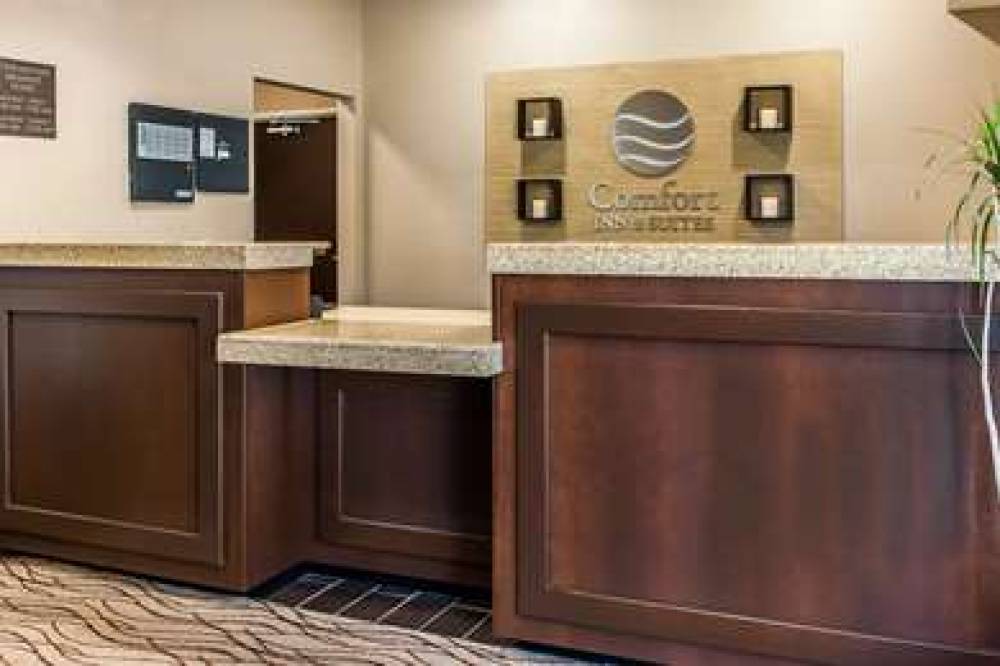 COMFORT INN & SUITES 6