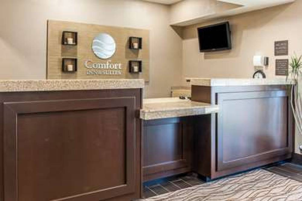 COMFORT INN & SUITES 5