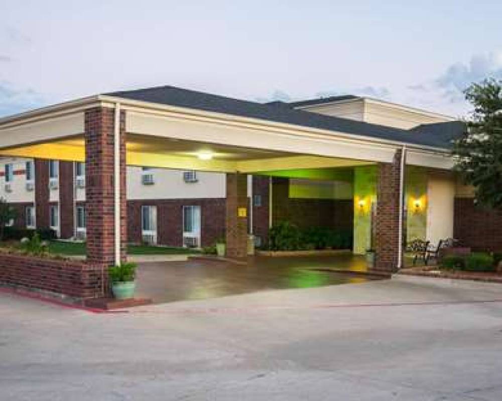 Comfort Inn & Suites 1