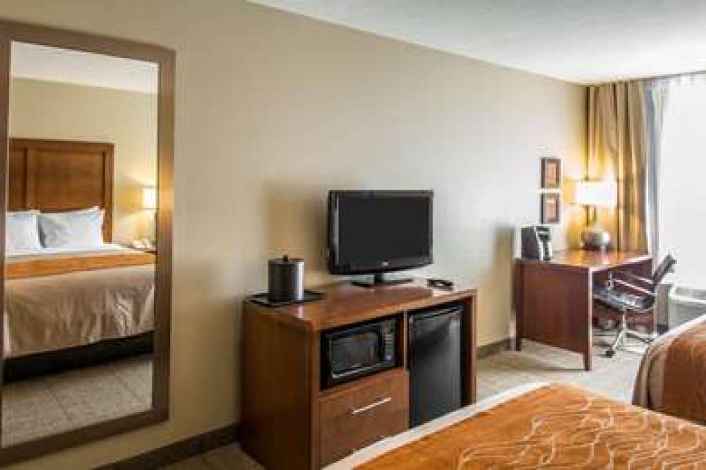 Comfort Inn & Suites 8