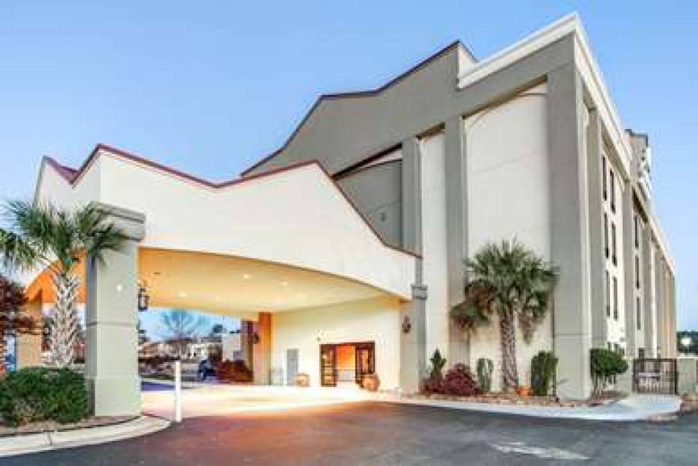 Comfort Inn & Suites 3