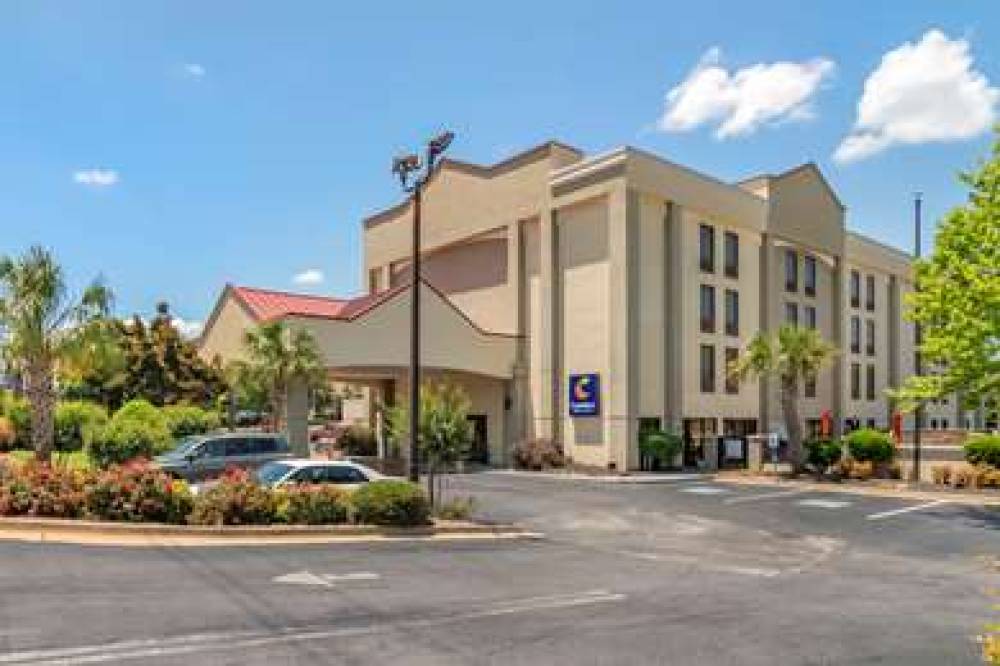 Comfort Inn & Suites 8