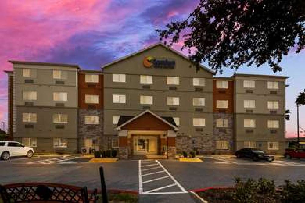 Comfort Inn & Suites 3