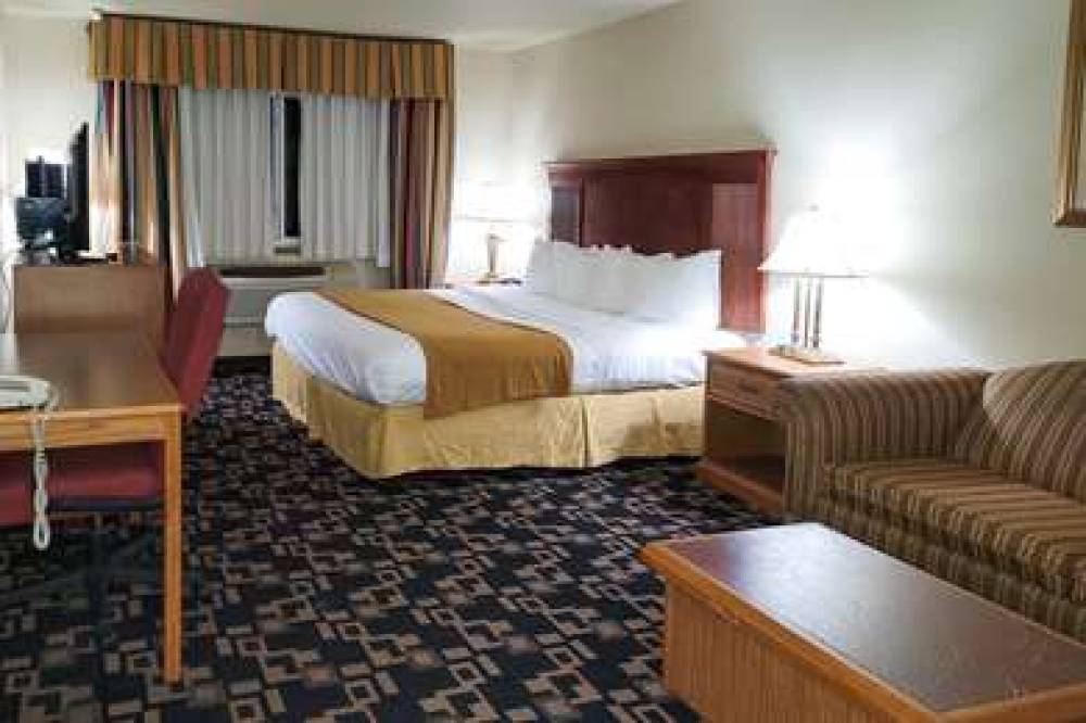 COMFORT INN & SUITES 4