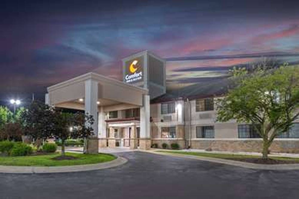 COMFORT INN & SUITES 4