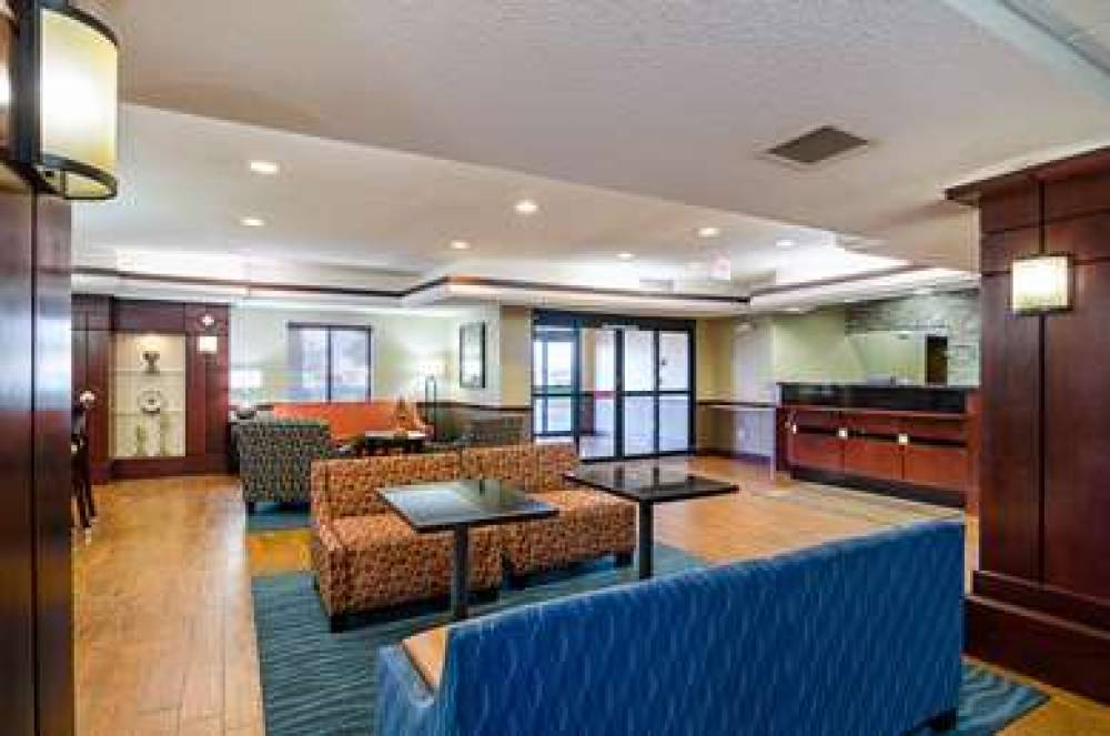 Comfort Inn & Suites 7