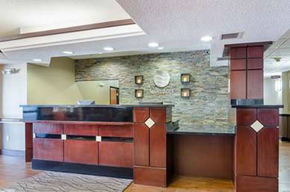 Comfort Inn & Suites 8