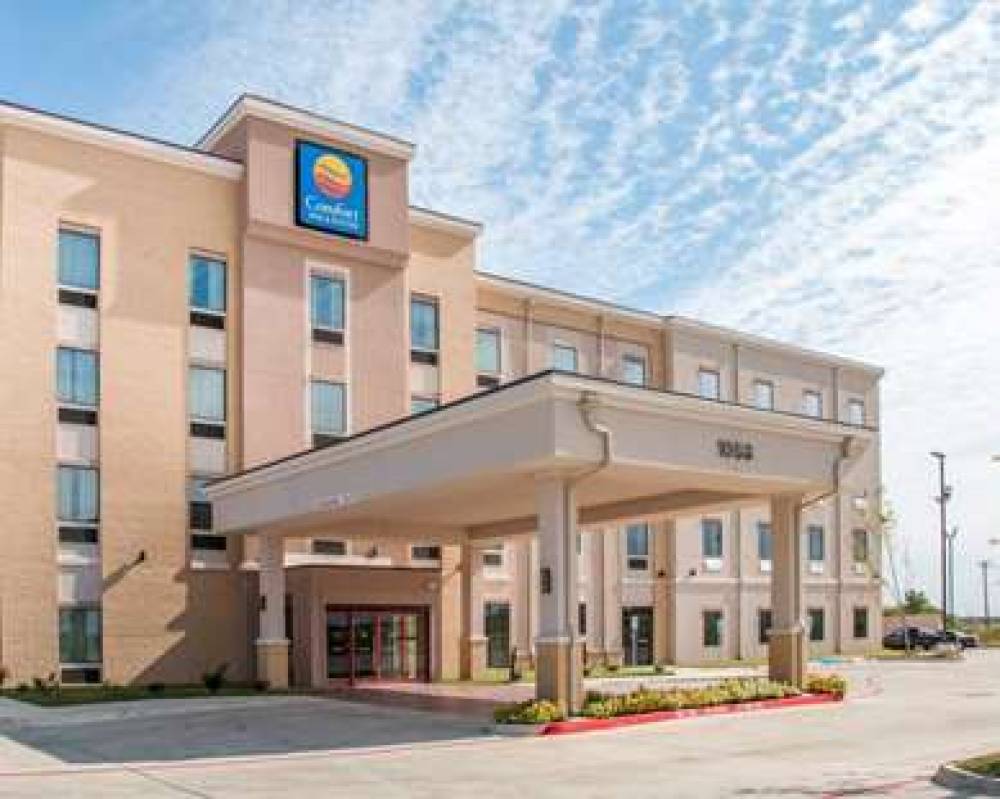 COMFORT INN & SUITES 1