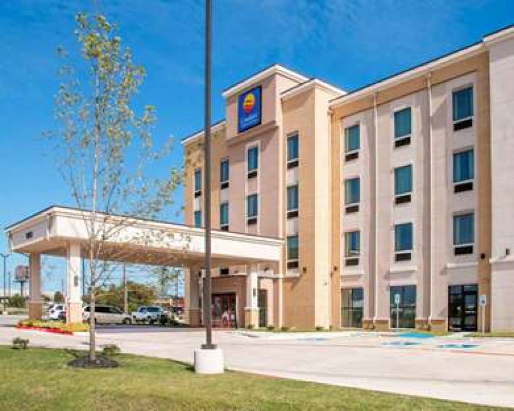 COMFORT INN & SUITES 2