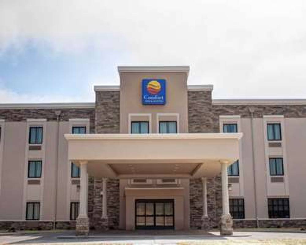 COMFORT INN & SUITES 1