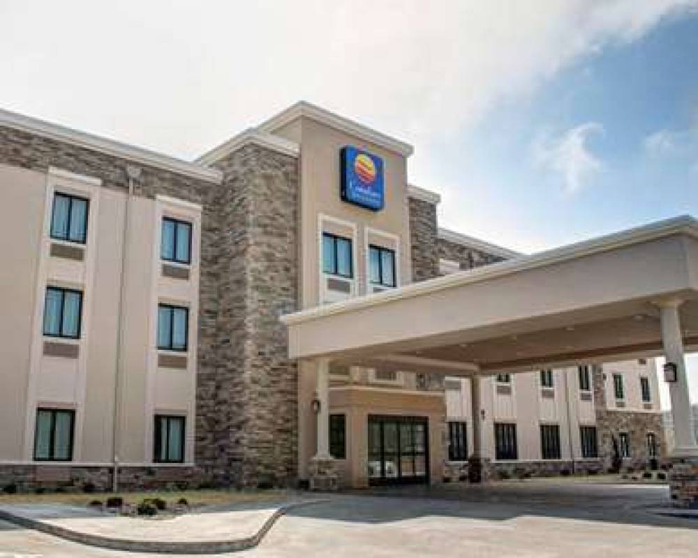 COMFORT INN & SUITES 2