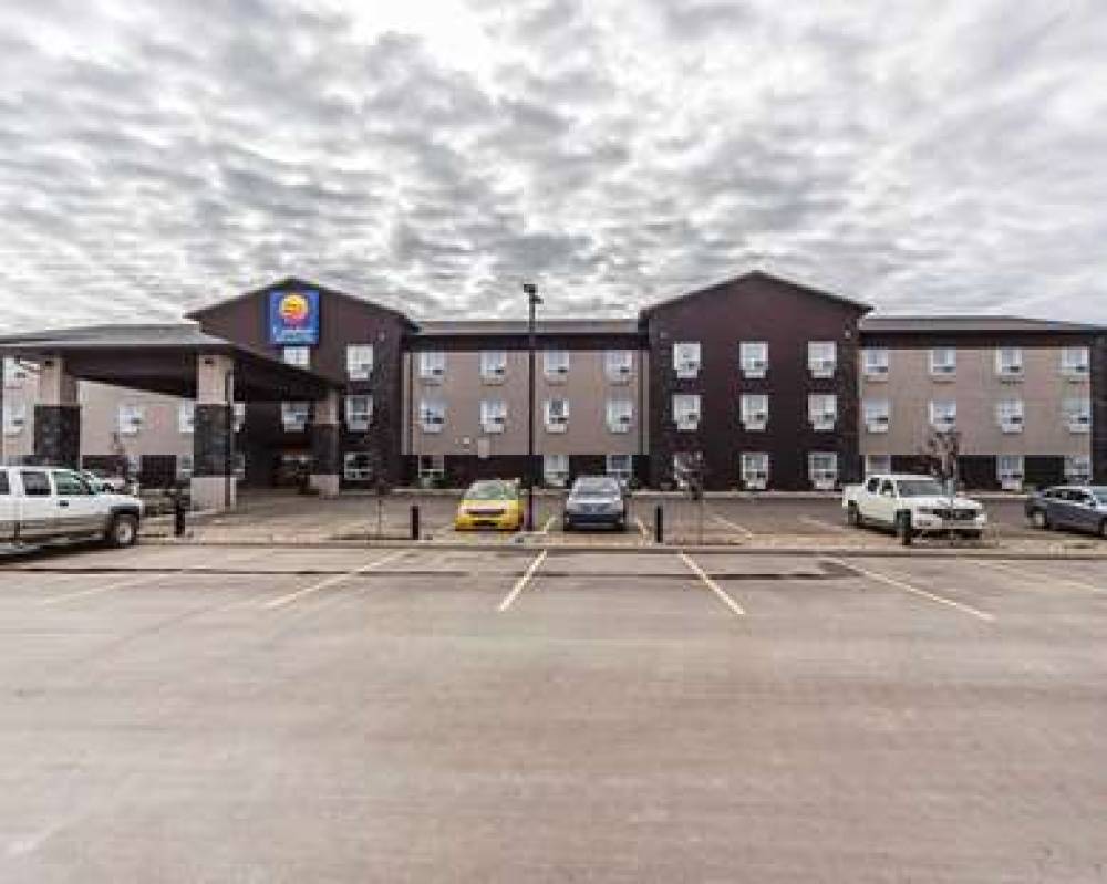 COMFORT INN & SUITES 1