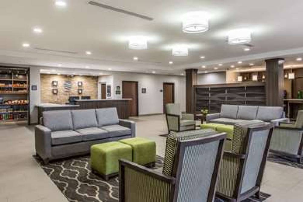 COMFORT INN & SUITES 5