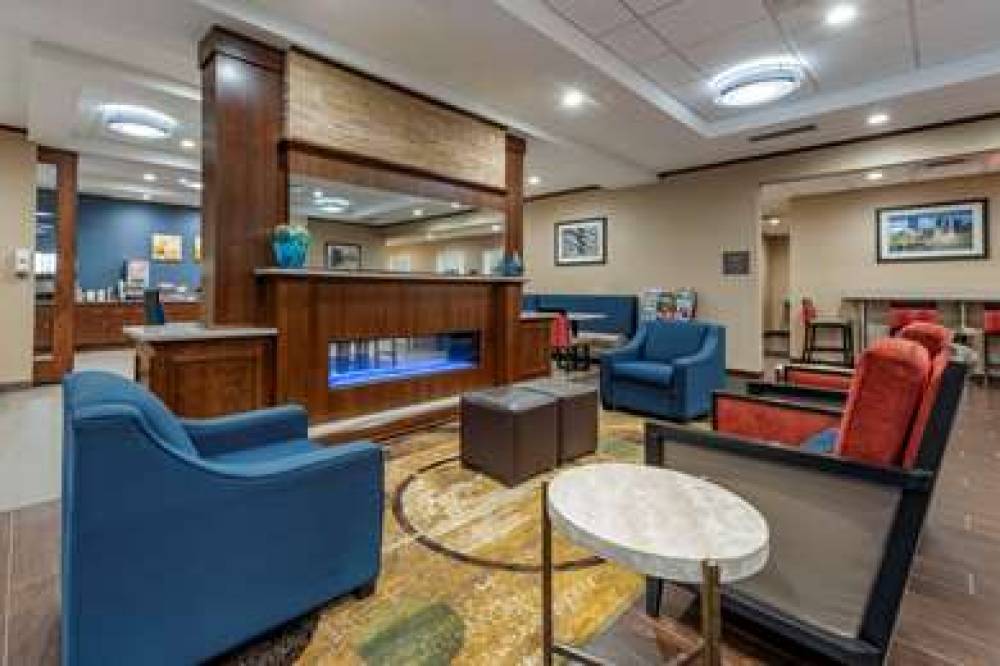 COMFORT INN & SUITES 9