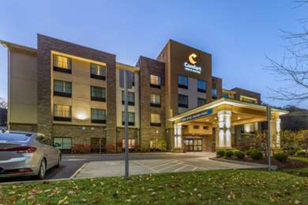 COMFORT INN & SUITES 3