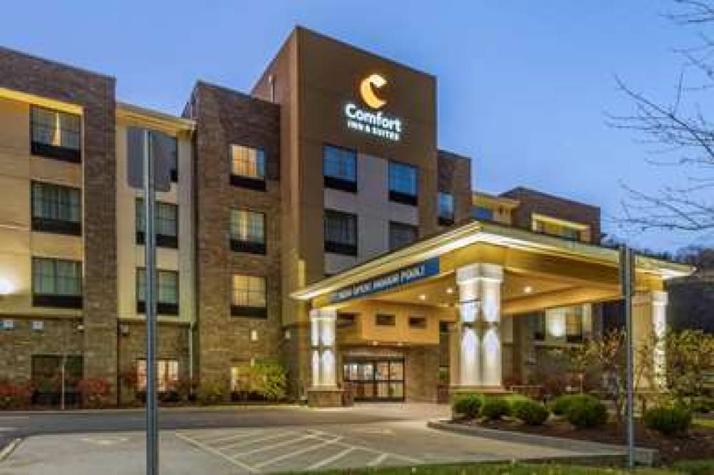 COMFORT INN & SUITES 5