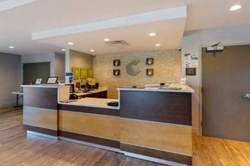 Comfort Inn & Suites 6