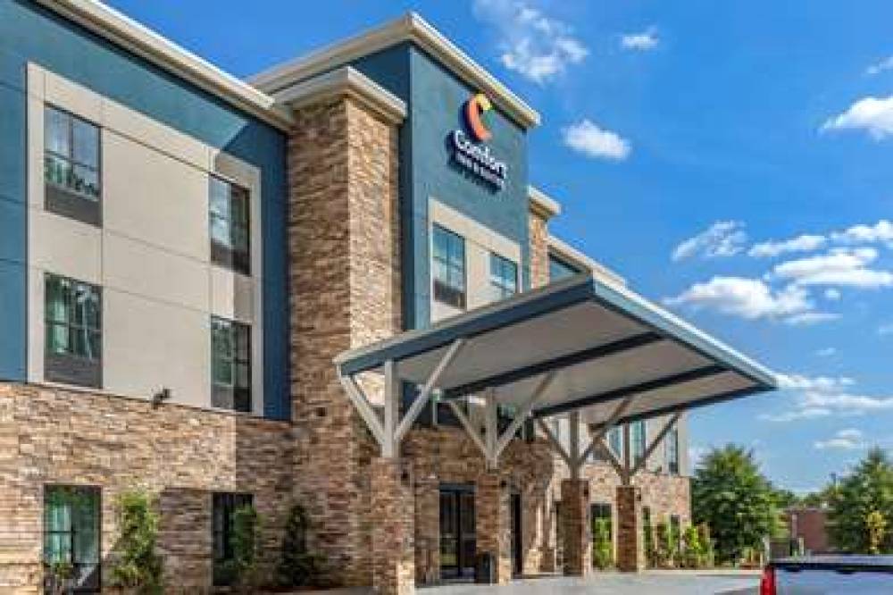 COMFORT INN & SUITES 1