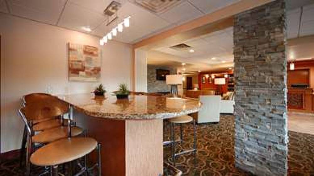 COMFORT INN & SUITES COPLEY AKRON 8