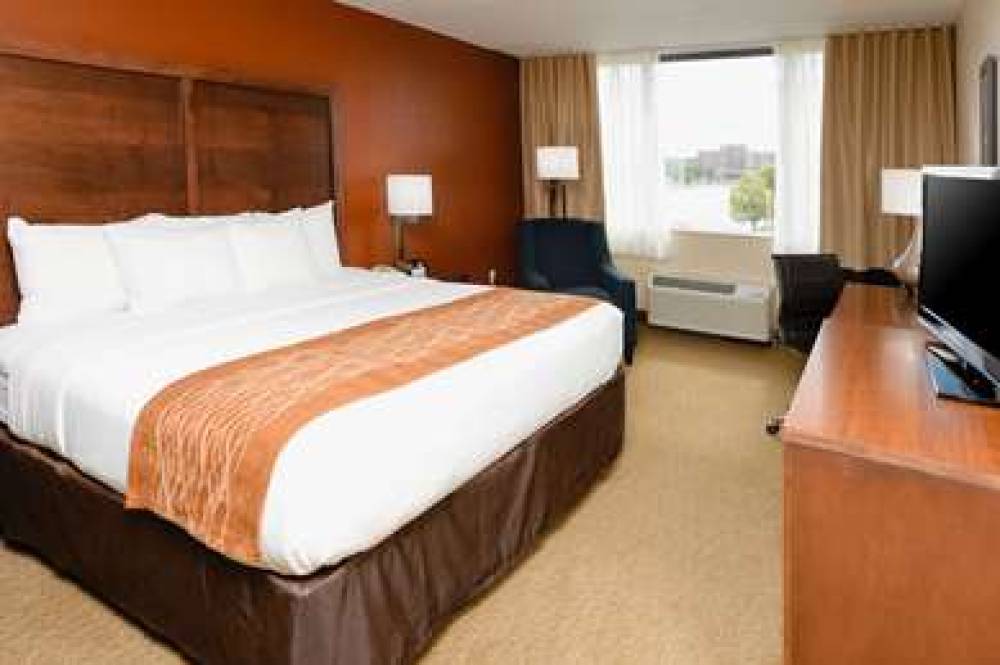 COMFORT INN & SUITES EVENT CENTER 8