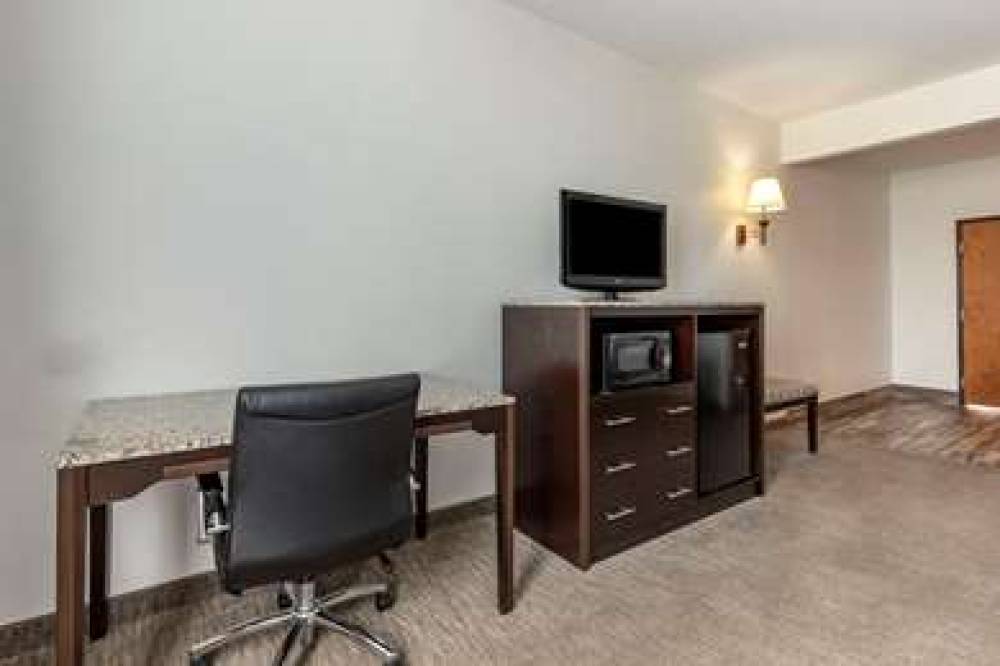 COMFORT INN & SUITES GATESVILLE NEA 8