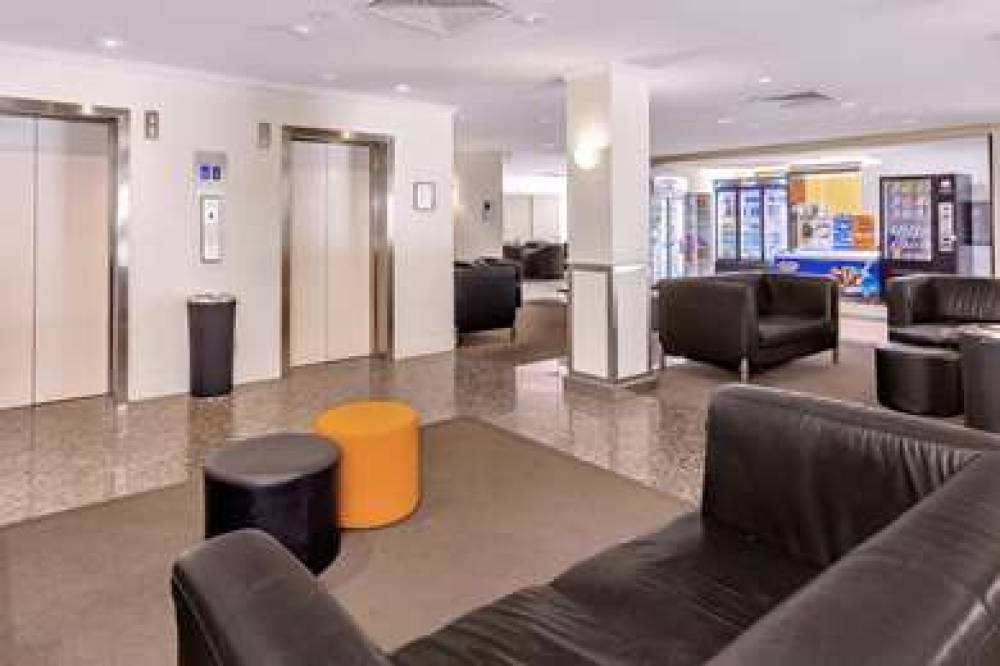 COMFORT INN & SUITES GOODEARTH 6