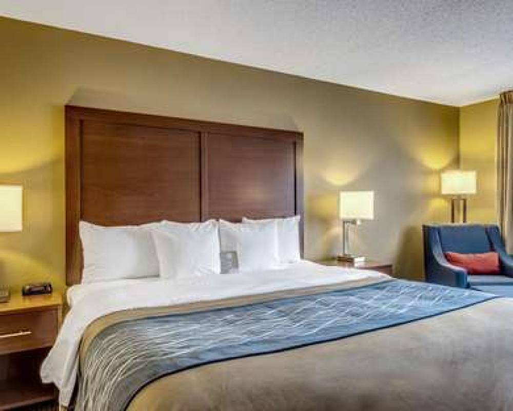 Comfort Inn & Suites Grafton-Cedarburg 9