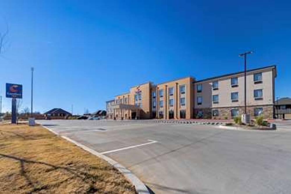 COMFORT INN & SUITES HARRAH 3