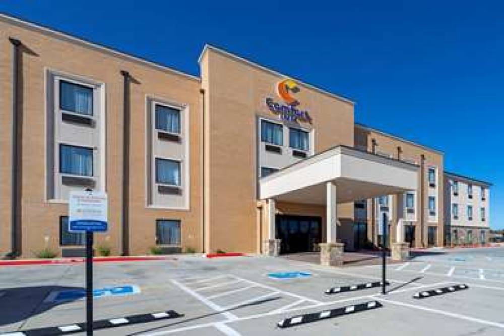 COMFORT INN & SUITES HARRAH 4