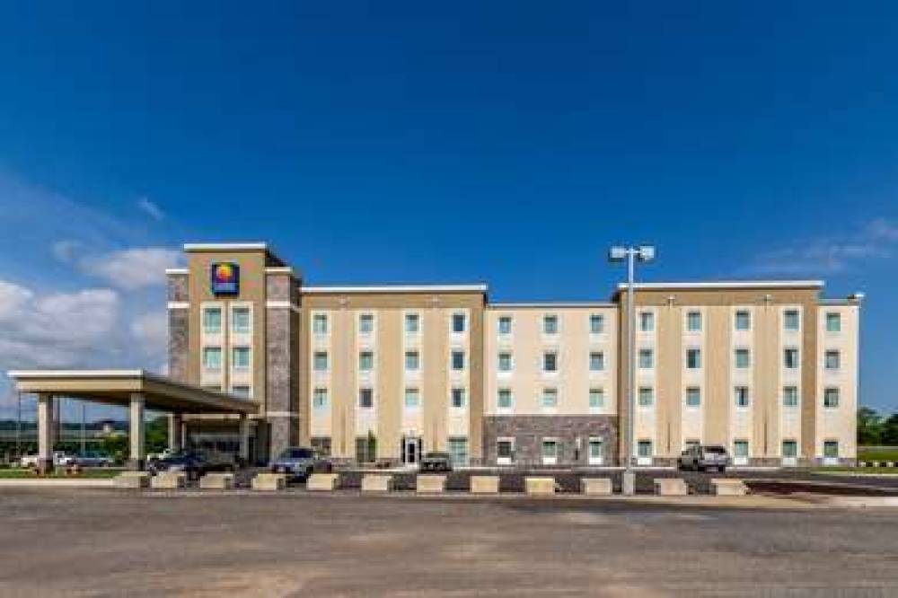 COMFORT INN & SUITES - HARRISBURG A 2