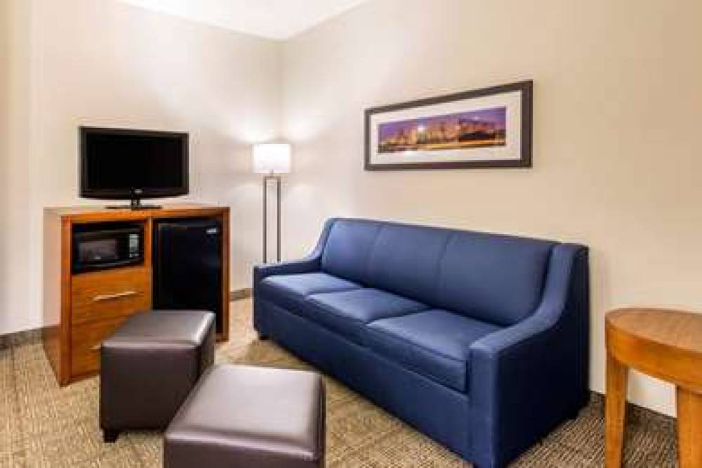 COMFORT INN & SUITES IAH BUSH AIRPO 8