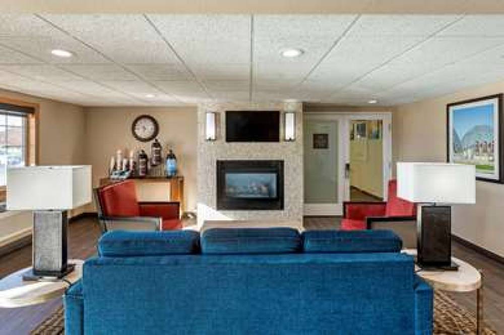 Comfort Inn & Suites Jackson - West Bend 4