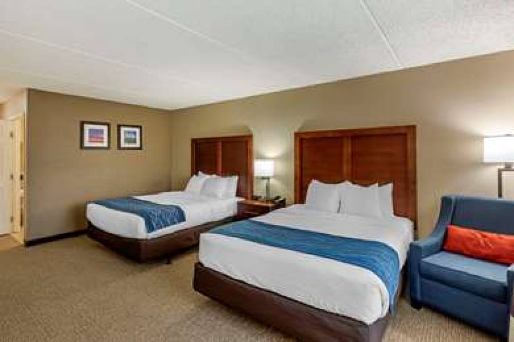 Comfort Inn & Suites Jackson - West Bend 8