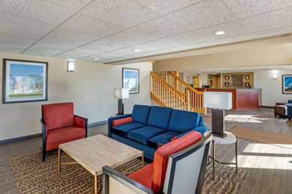 Comfort Inn & Suites Jackson - West Bend 5