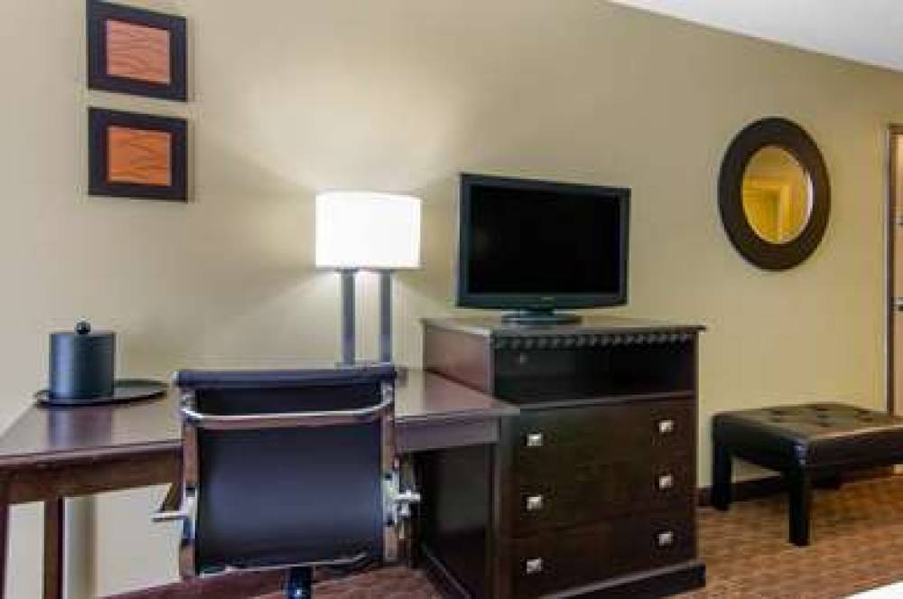 Comfort Inn & Suites Kansas City - Northeast 7