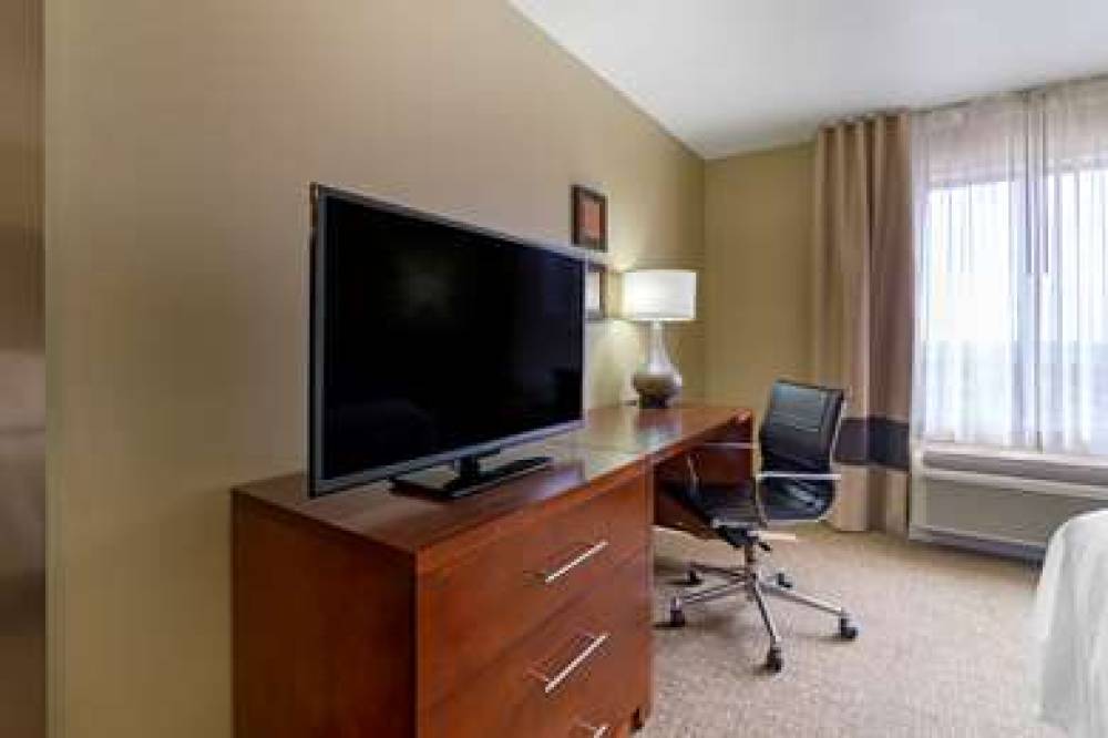 Comfort Inn & Suites Mandan - Bismarck 10