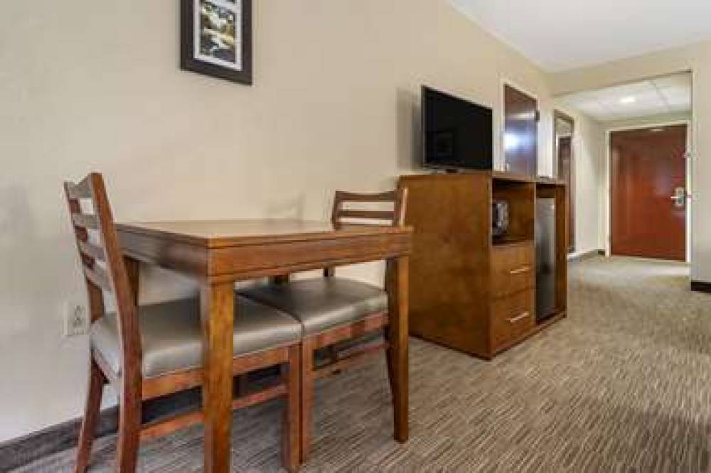 Comfort Inn & Suites Oxford South 10