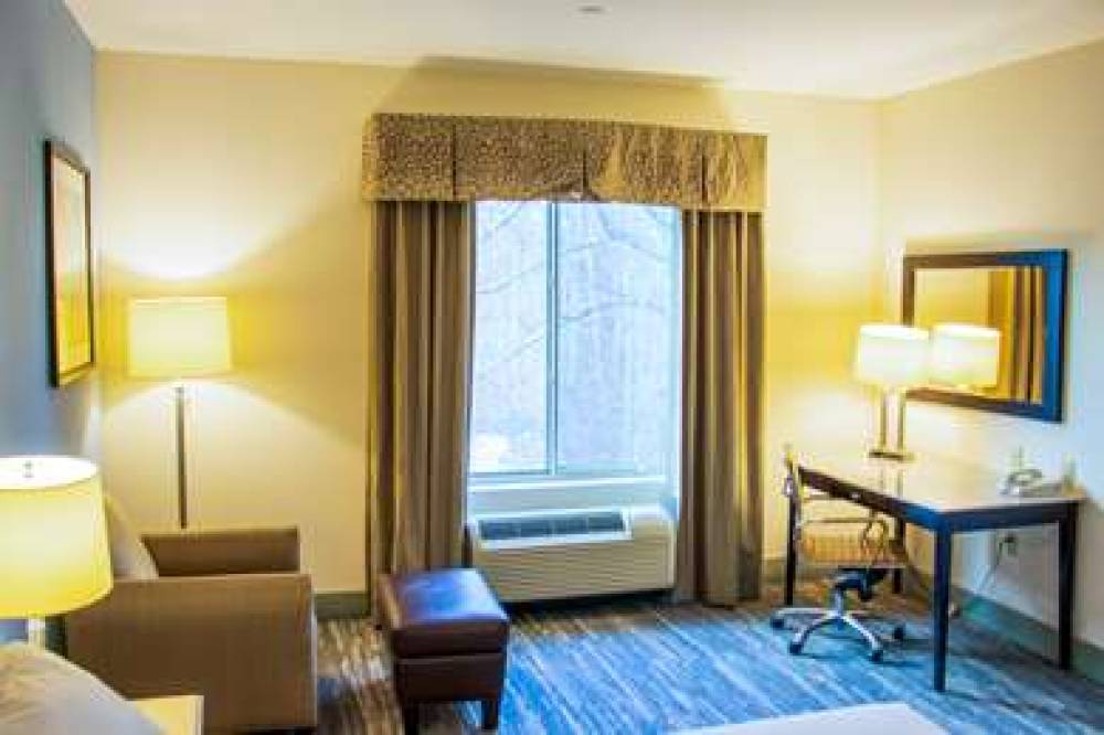 Comfort Inn & Suites Plainville-Foxboro 10