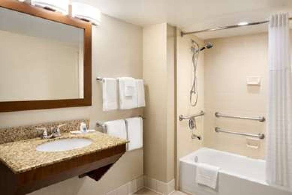 COMFORT INN & SUITES PRESIDENTIAL 6