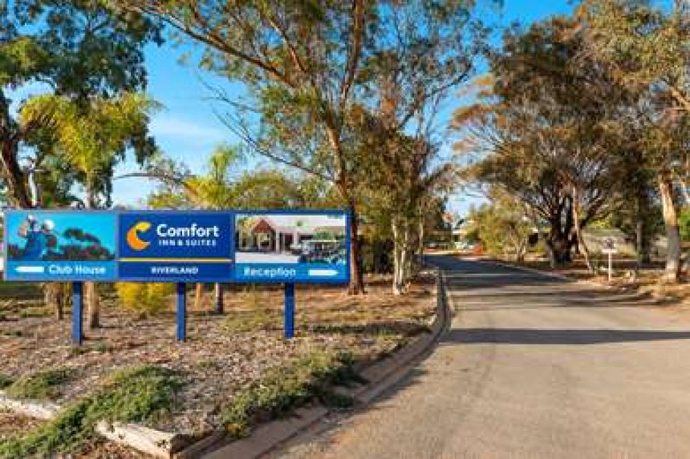 COMFORT INN & SUITES RIVERLAND 4