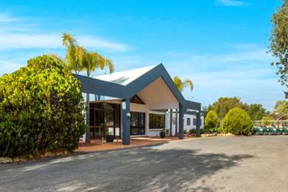 COMFORT INN & SUITES RIVERLAND 1