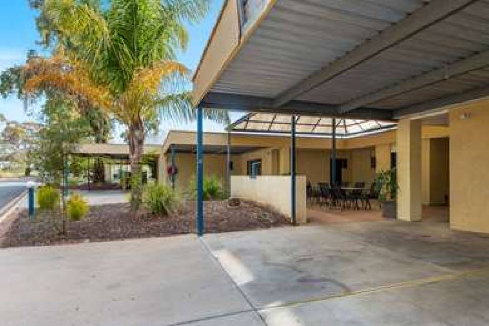 COMFORT INN & SUITES RIVERLAND 6