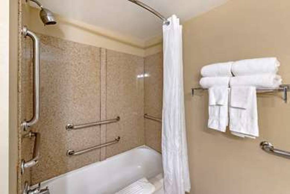 Comfort Inn & Suites Virginia Beach - Norfolk Airport 8