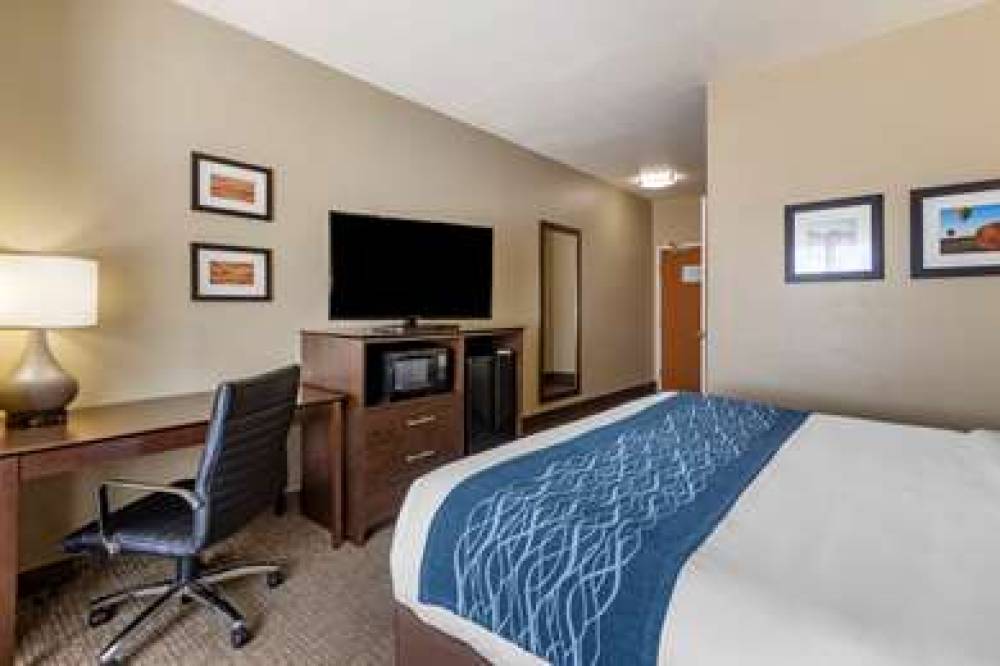 COMFORT INN & SUITES WATERLOO - CED 6