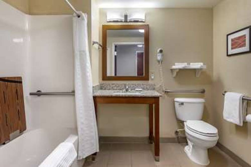 Comfort Inn Warren 8