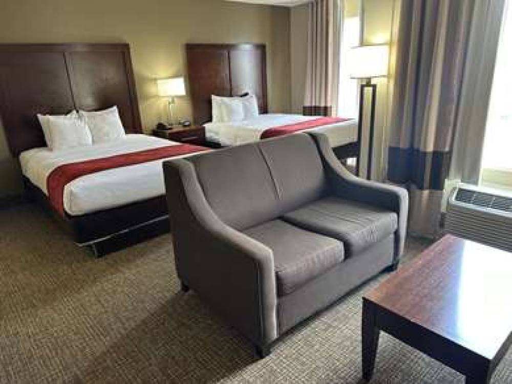 Comfort Suites Airport 8