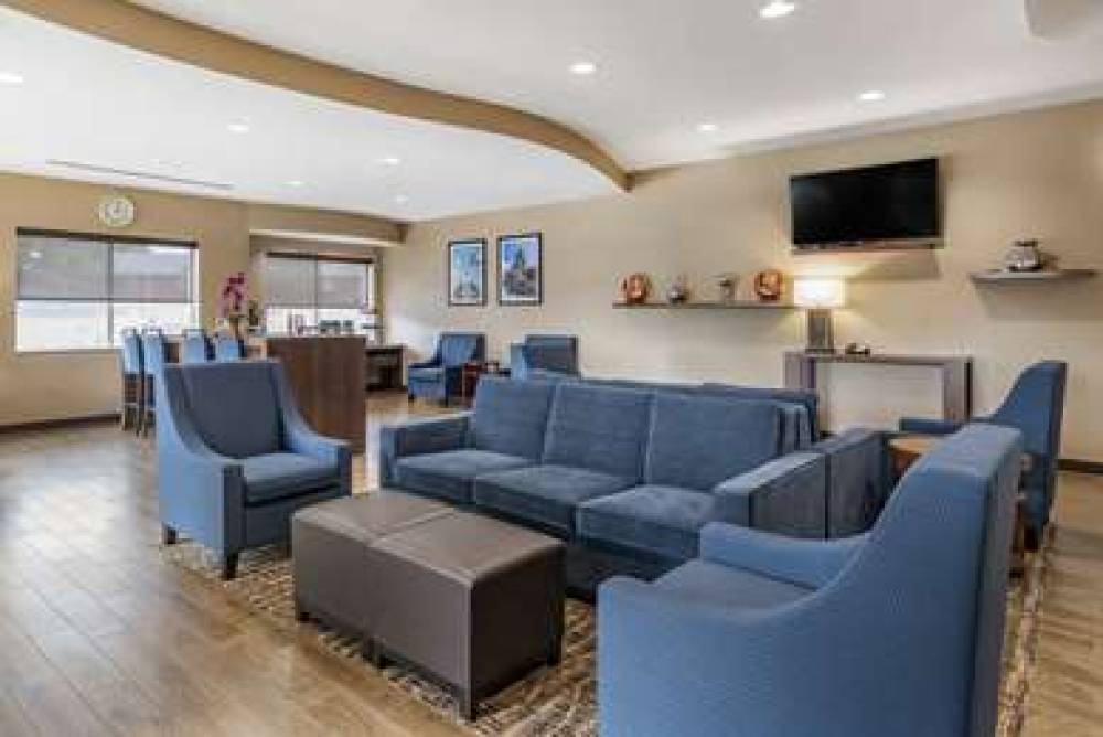 Comfort Suites Airport 3